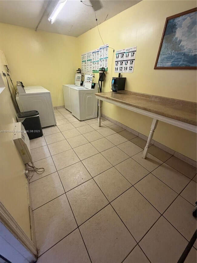 Building Photo - 2838 Madison St