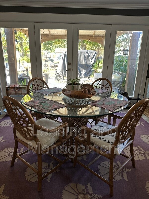 Building Photo - 823 Jordan St