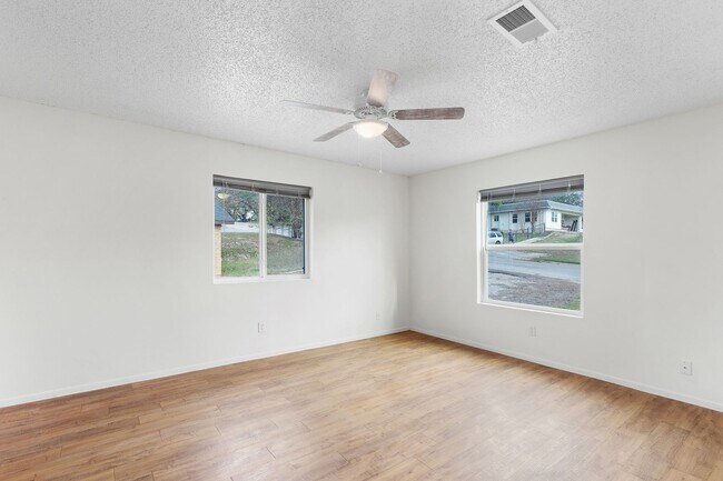 Building Photo - 1118/1120 Hazelton