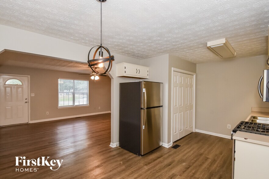 Building Photo - 176 Shadow Wood Dr