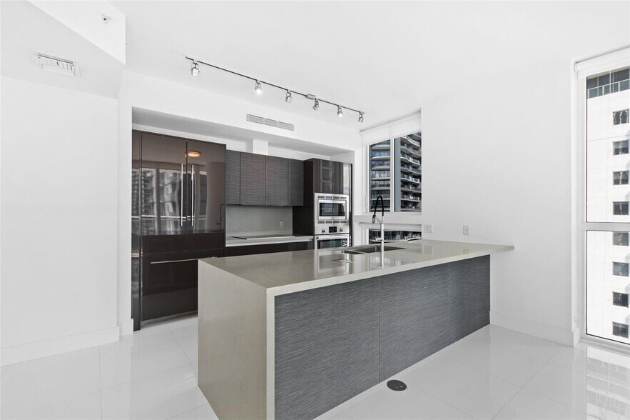 Building Photo - 1080 Brickell Ave