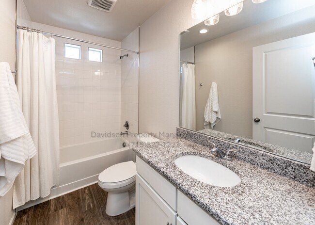 Building Photo - Beautiful 3 Bedroom Carriage House in Bann...
