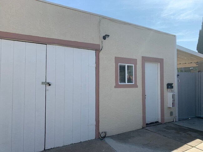 Building Photo - 171-175 N Lemon Street