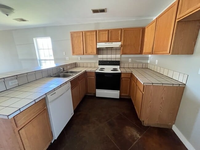 Building Photo - 404 Bruce Street