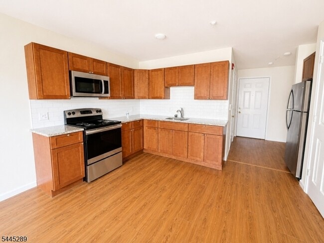 Building Photo - 40-72 Watchung Ave