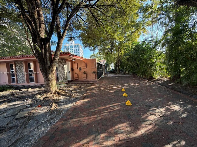 Building Photo - 400 Minorca Ave