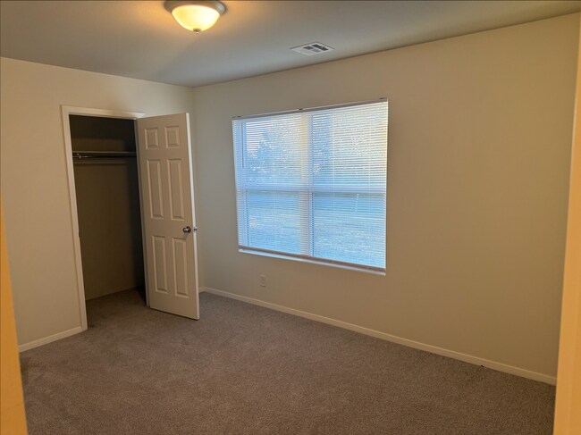 Building Photo - 1216 W Duncan Rd