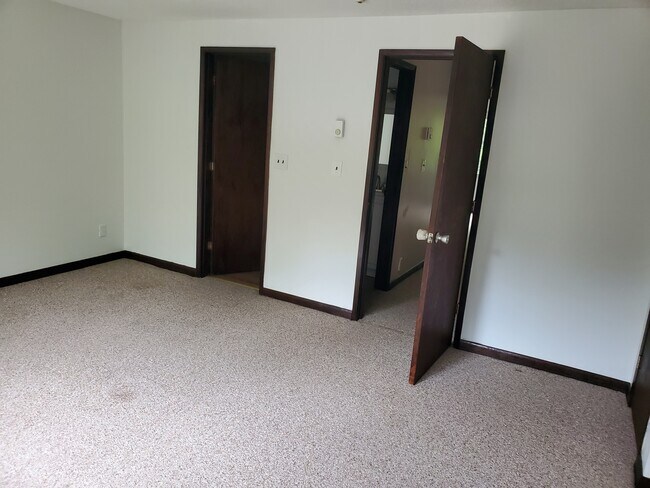 Building Photo - 48 Orris Rd
