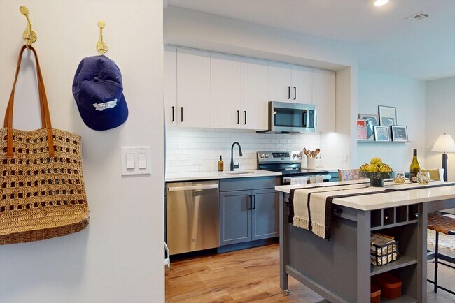 Building Photo - 80 Rugg Rd