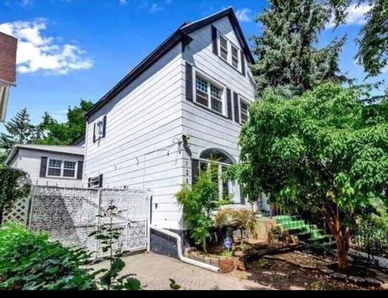 Building Photo - 128 Richmond Ave