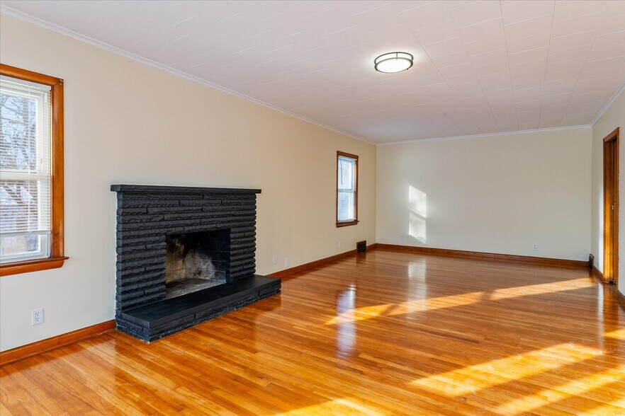 Building Photo - 32 Deland Park B