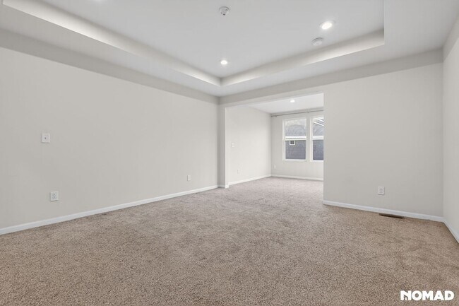 Building Photo - 2851 Fairgrove Cres