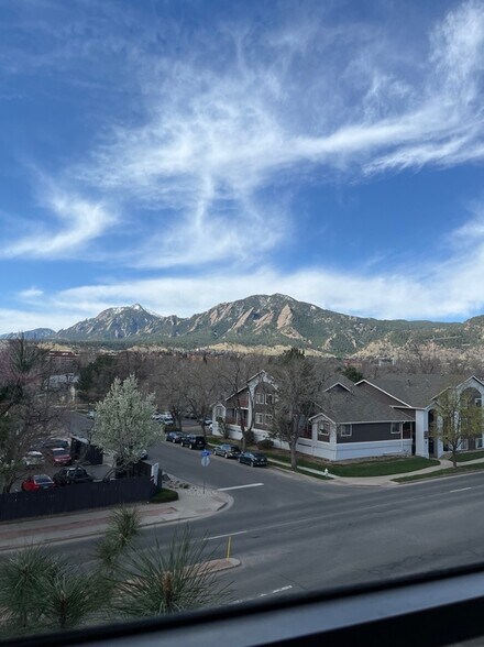 Primary Photo - 2227 Canyon Blvd