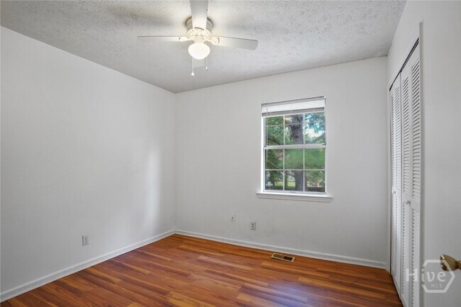 Building Photo - 126 Falcon Dr