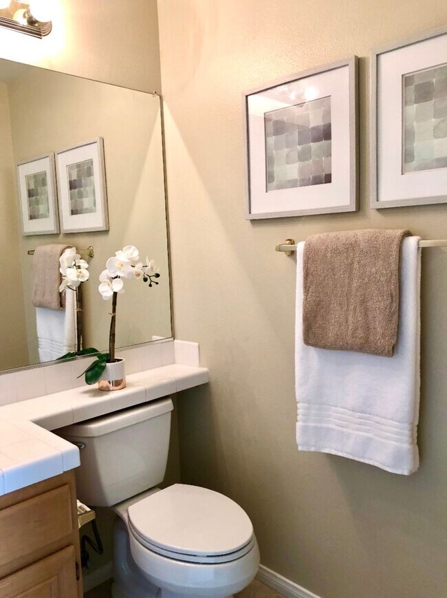 Building Photo - Spacious 4-Bedroom/2.5-Bath Home with Char...