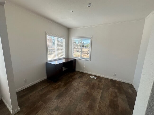 Building Photo - Updated 1 Story Home With Large Lot