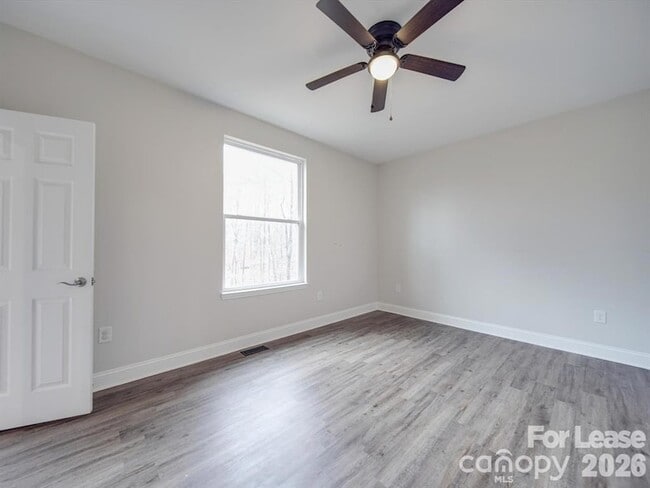 Building Photo - 824 Woodrun Dr