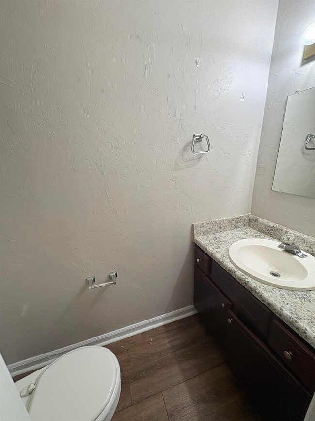 Building Photo - 1862 Sylvan Ct