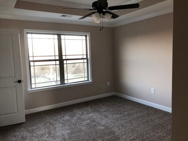 Building Photo - 66 Bellvue Dr