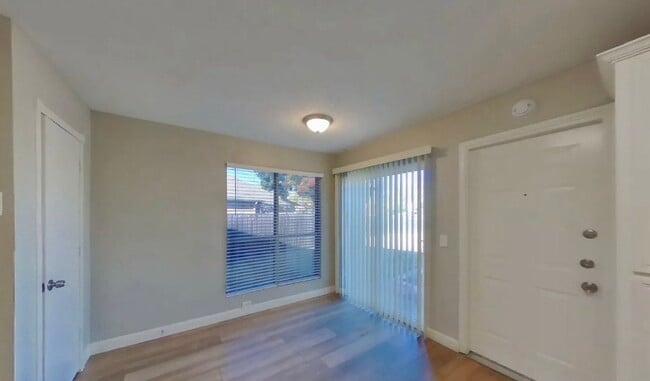 Building Photo - Modern 3-Bedroom Sanctuary in a Sought-After Location