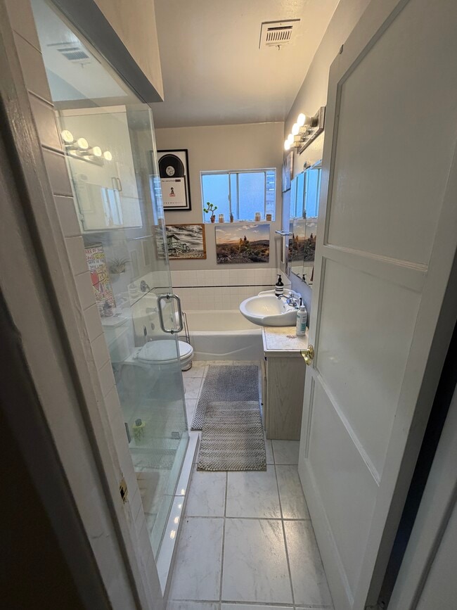 Guest bathroom - 3283 Kelton Ave