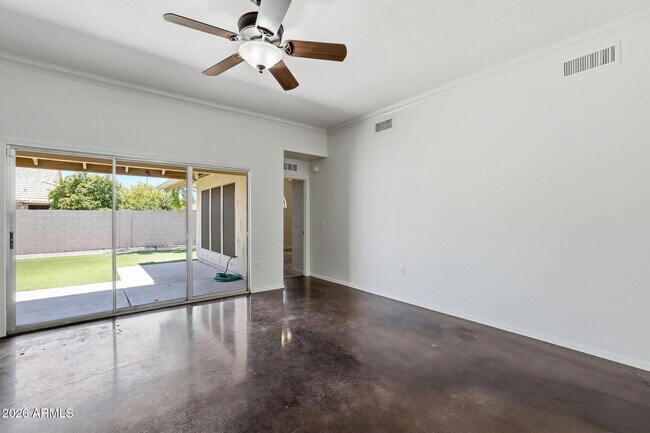 Building Photo - 457 S Meadows Dr