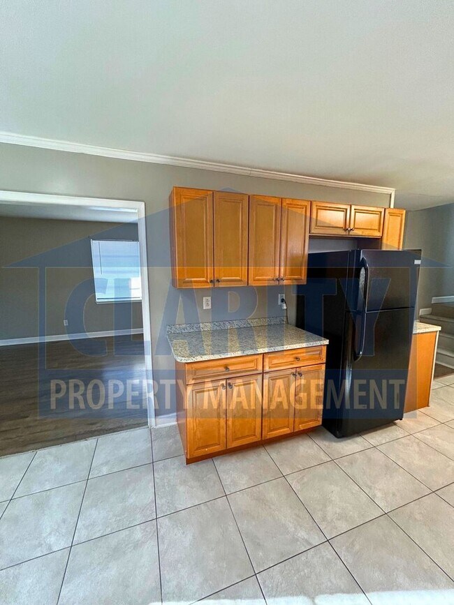 Building Photo - Super cute 3 bedroom house!!