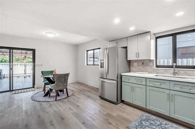 Building Photo - 8773 SW 36th St