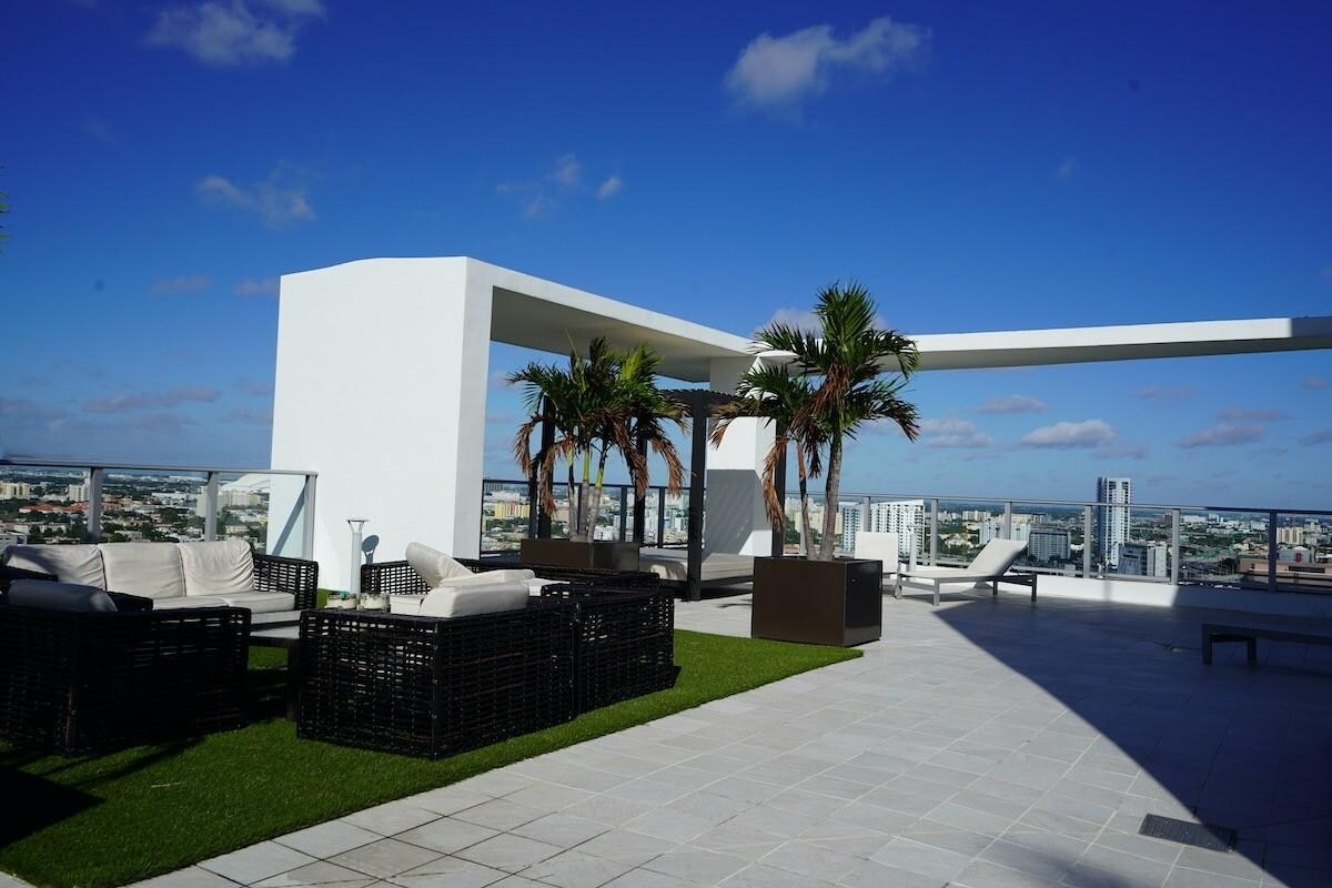 Building Photo - 1010 SW 2nd Ave