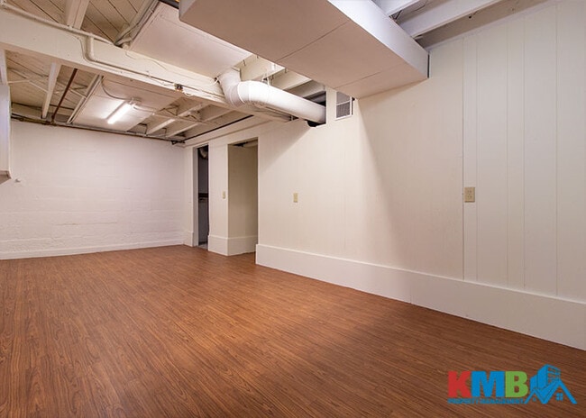 Building Photo - 839 14th St NE