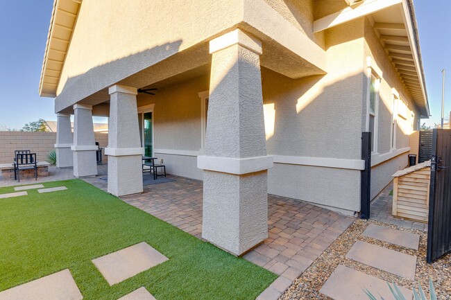 Building Photo - Charming Single-Story in Cadence with Fireplace & Entertainer’s Backyard!