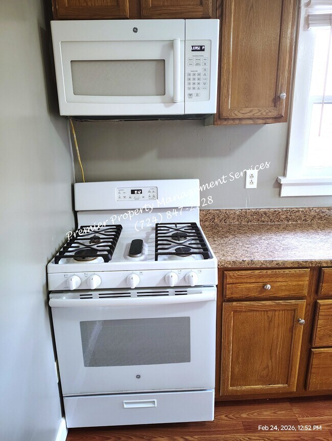 Building Photo - 903 23rd St