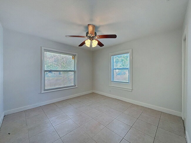 Building Photo - 1844 27th St S