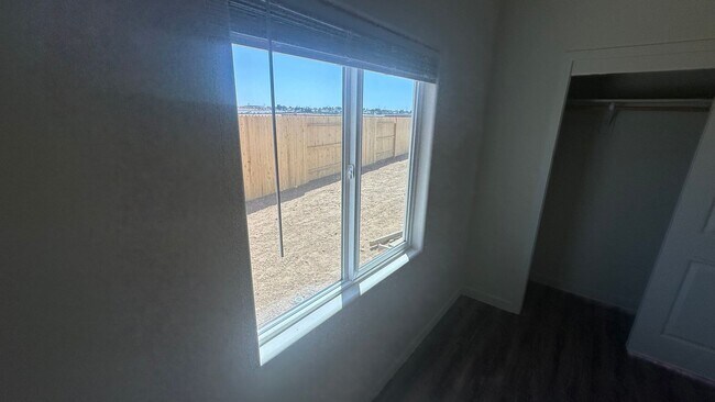 Building Photo - Coyote Run Duplexes 9004