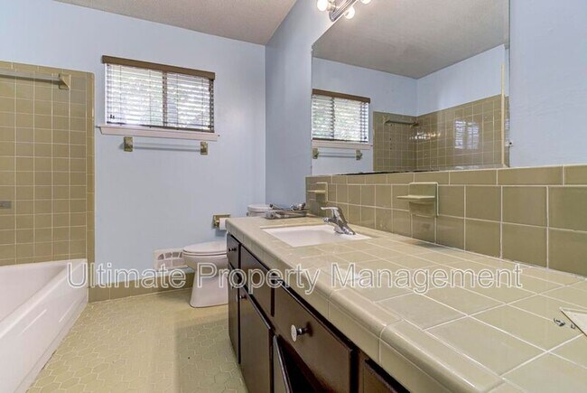 Building Photo - 2101 Delgado St