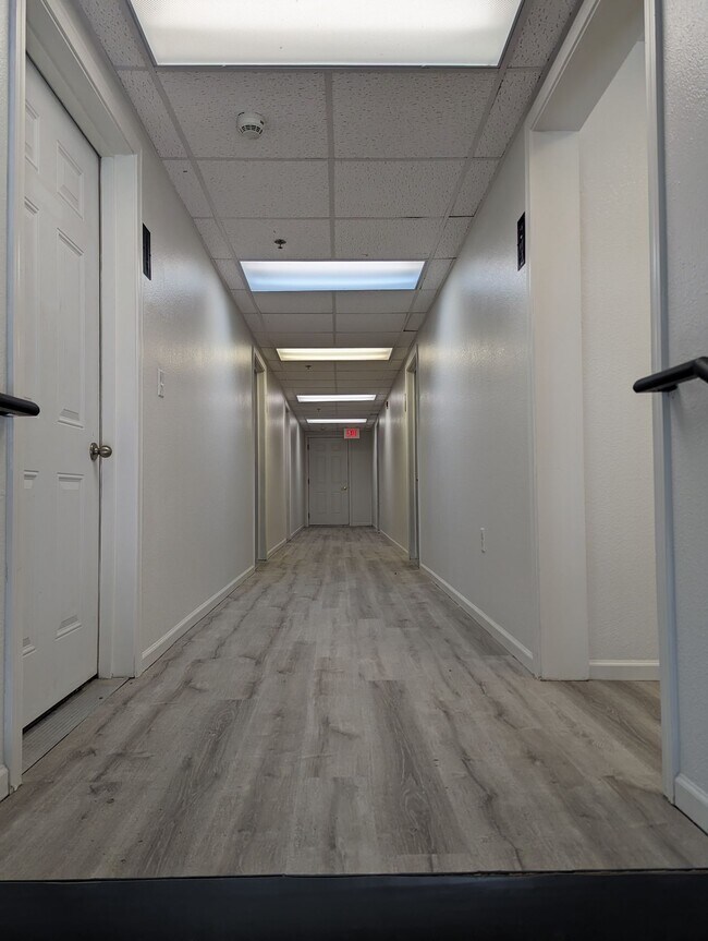 Building Photo - Modern Studio in Heart of Downtown - All Utilities and Internet Included!