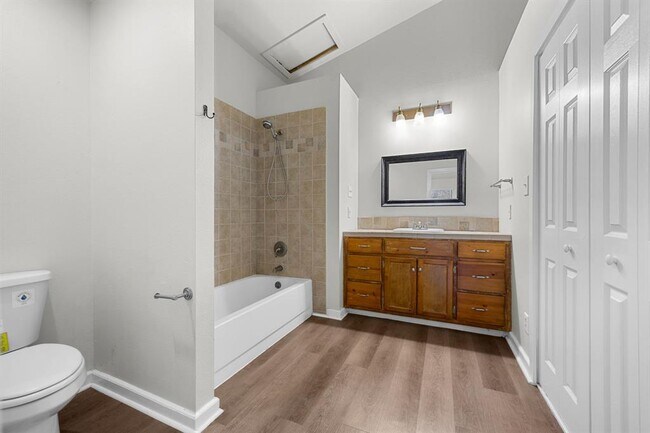 Building Photo - 208 S Cougar Ave