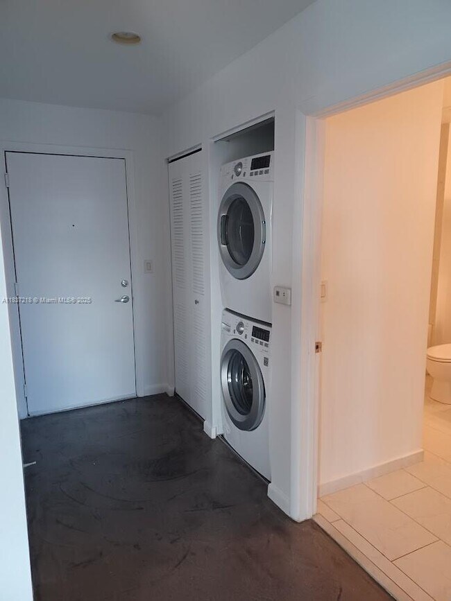 Building Photo - 133 NE 2nd Ave