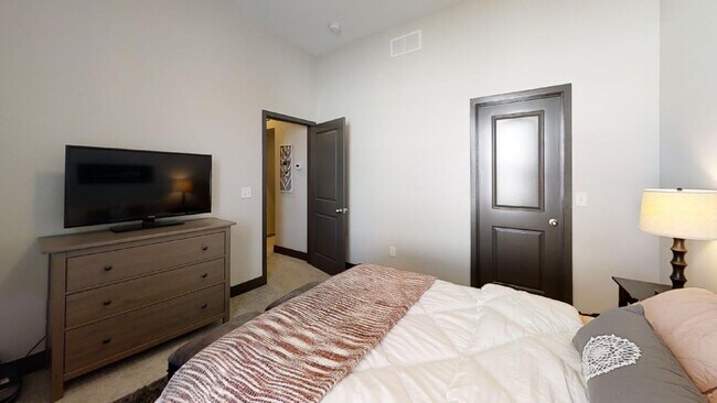 Building Photo - Beautiful Loft Apartment in the Heart of D...