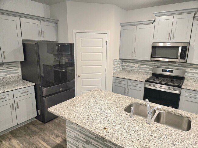 Building Photo - 4828 Southwind Rd