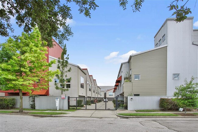 Building Photo - 319 Sydnor St