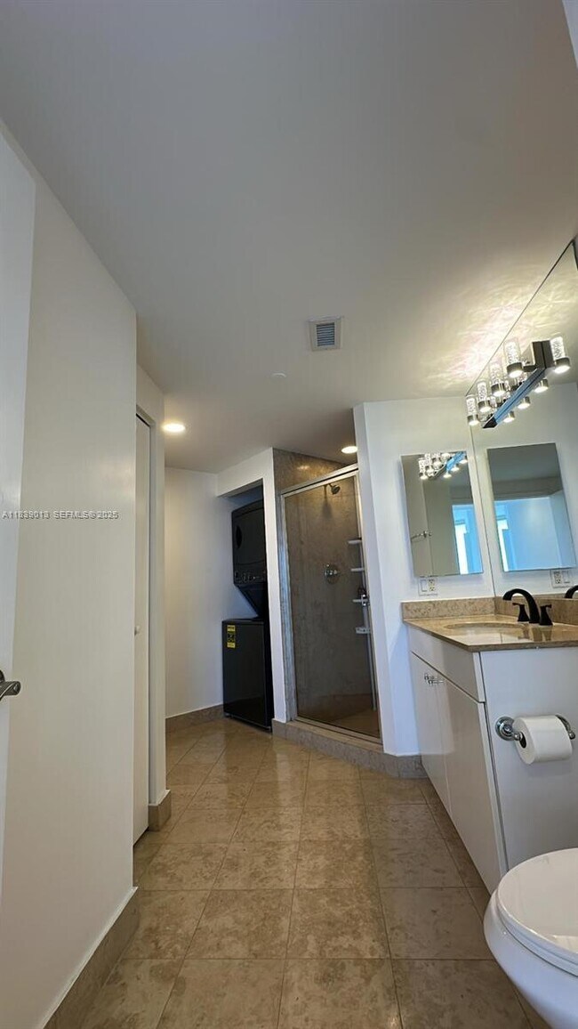 Building Photo - 4775 Collins Ave