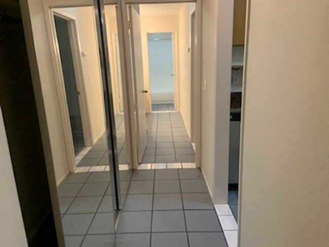Building Photo - One Bedroom Condo Available in Watergate C...