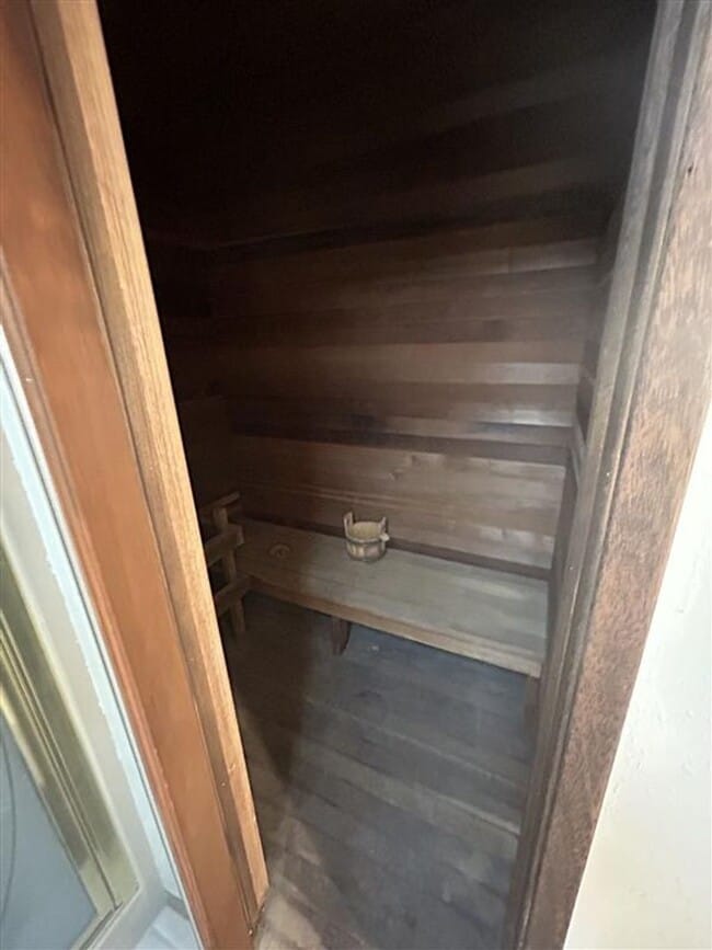 Building Photo - 209 E 3rd St