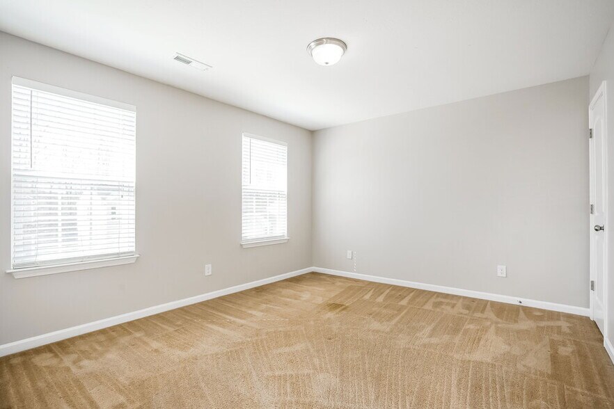 Building Photo - 4745 Queen Pierrette St