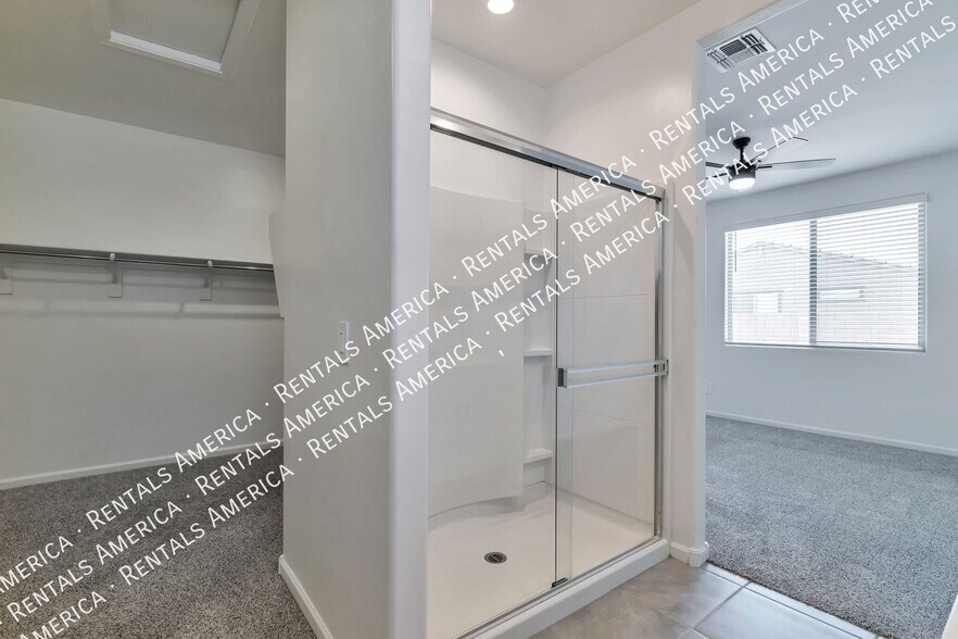 Building Photo - 10429 W Granderson St