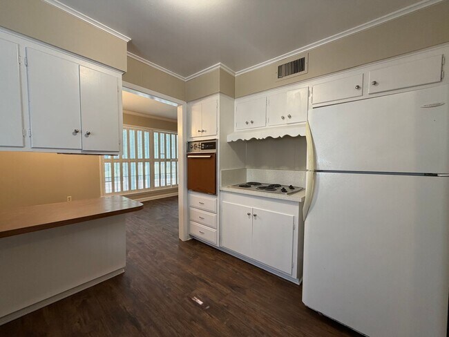 Building Photo - 4416 Granbury Rd