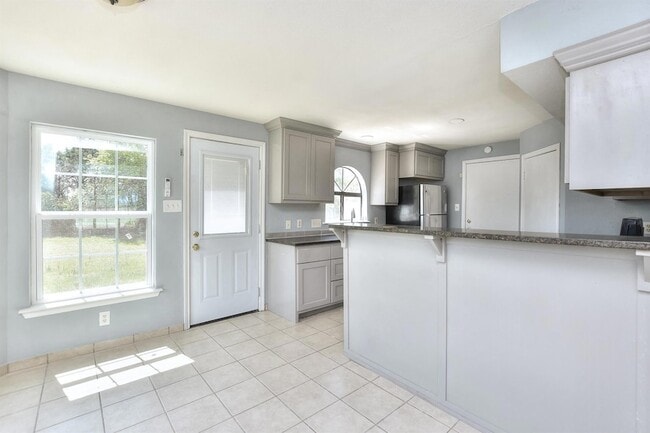 Building Photo - 1202 Southwalk St