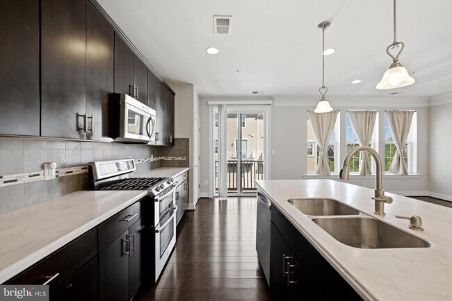 Building Photo - 43976 Vaira Terrace