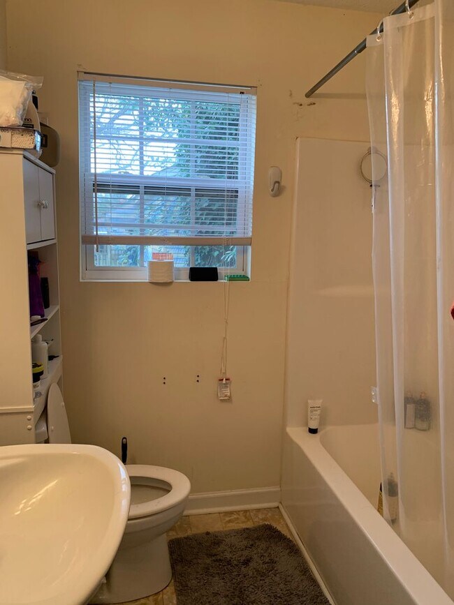 Building Photo - Normaltown Area Home! Available August 2026